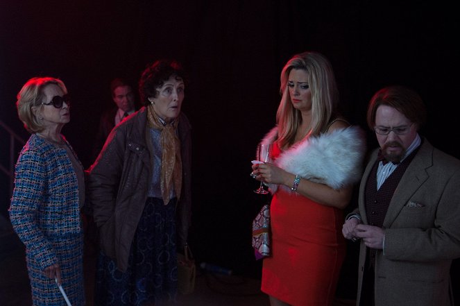 Inside No. 9 - Season 3 - Private View - Filmfotók - Felicity Kendal, Fiona Shaw, Reece Shearsmith