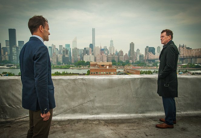 Holmes NYC - Season 4 - The Past Is Parent - Kuvat elokuvasta - Jonny Lee Miller, John Noble