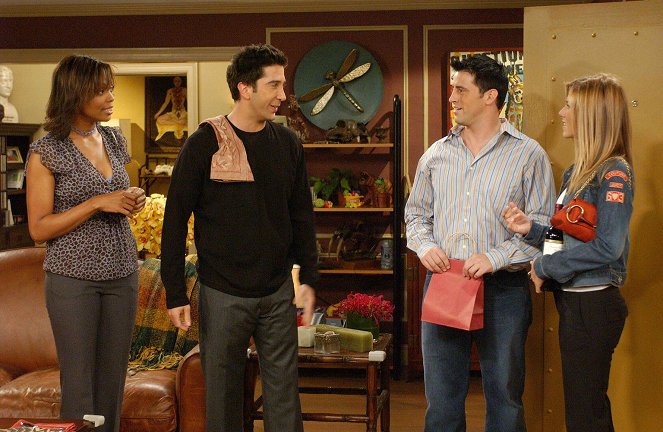 Friends - Season 10 - The One Where Ross Is Fine - Photos - Aisha Tyler, David Schwimmer, Matt LeBlanc, Jennifer Aniston