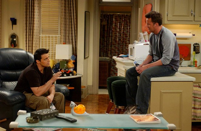 Friends - Season 10 - The One with Ross's Tan - Photos - Matt LeBlanc, Matthew Perry