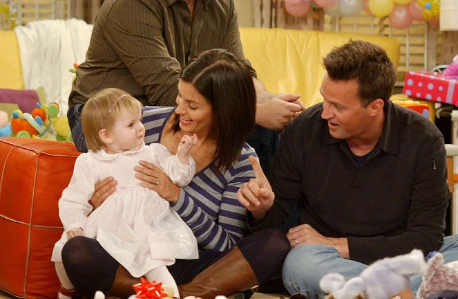 Friends - Season 10 - The One with the Cake - Photos - Courteney Cox, Matthew Perry