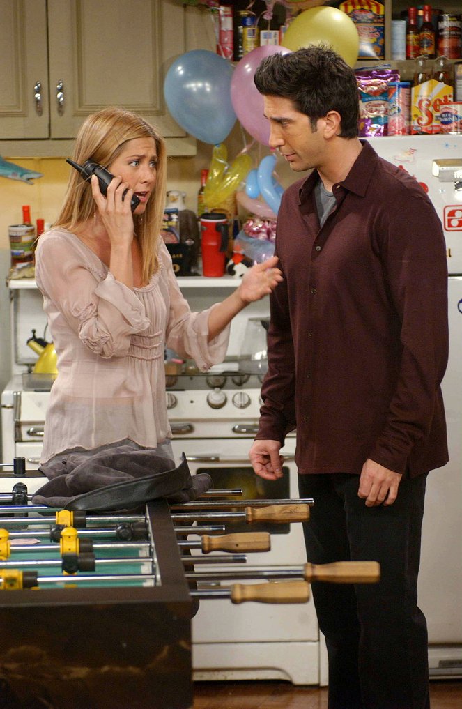 Friends - Season 10 - The One with the Cake - Photos - Jennifer Aniston, David Schwimmer