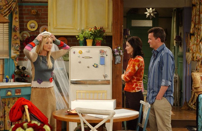 Friends - Season 10 - The One with the Home Study - Photos - Lisa Kudrow, Courteney Cox, Matthew Perry