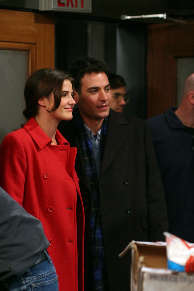 How I Met Your Mother - Belly Full of Turkey - Photos - Cobie Smulders, Josh Radnor