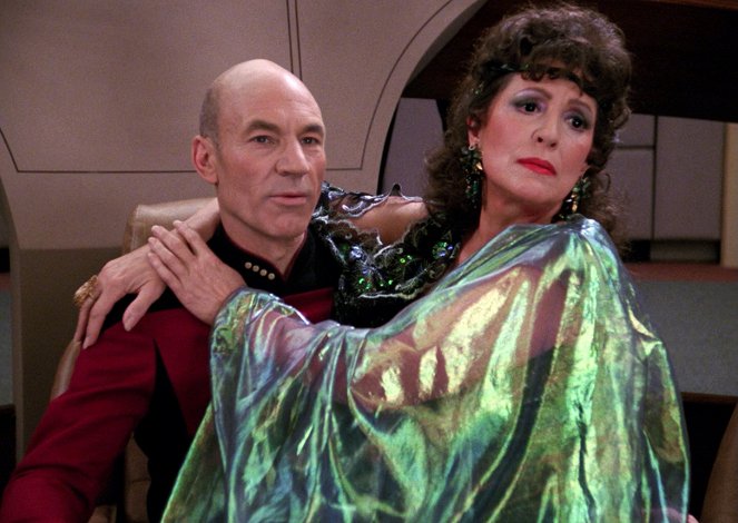 Star Trek: La nueva generación - Ménage à Troi - De la película - Patrick Stewart, Majel Barrett