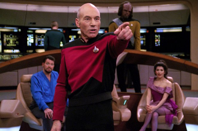 Star Trek: The Next Generation - Season 3 - Ménage à Troi - Photos - Patrick Stewart