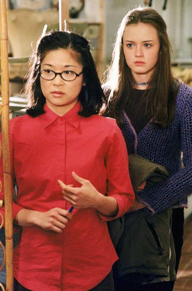Gilmore Girls - Season 1 - Emily in Wonderland - Photos - Keiko Agena, Alexis Bledel