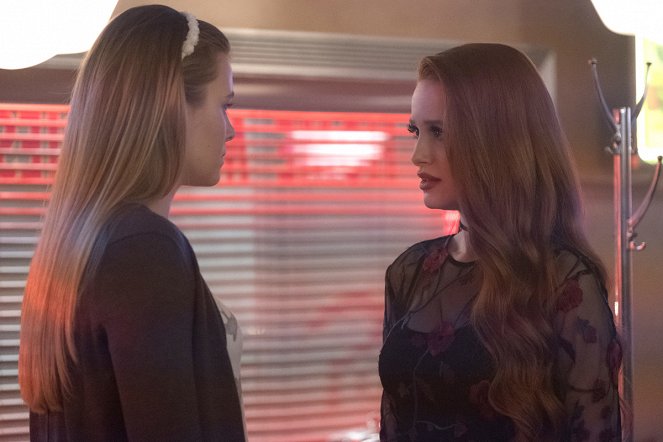 Riverdale - Chapter Seven: In a Lonely Place - Photos - Madelaine Petsch