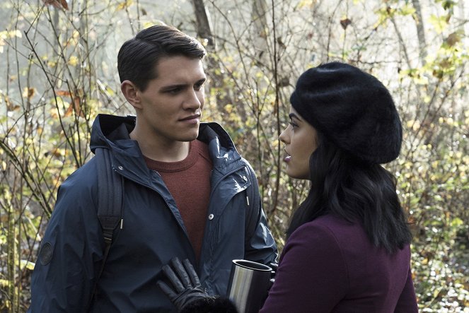 Riverdale - Season 1 - Chapter Seven: In a Lonely Place - Photos - Casey Cott, Camila Mendes