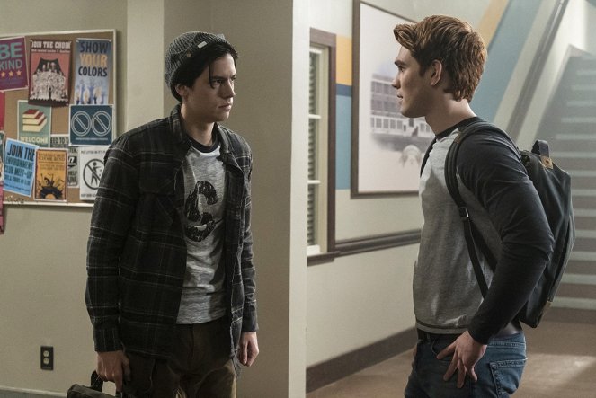 Riverdale - Season 1 - Chapter Seven: In a Lonely Place - Photos - Cole Sprouse, K.J. Apa