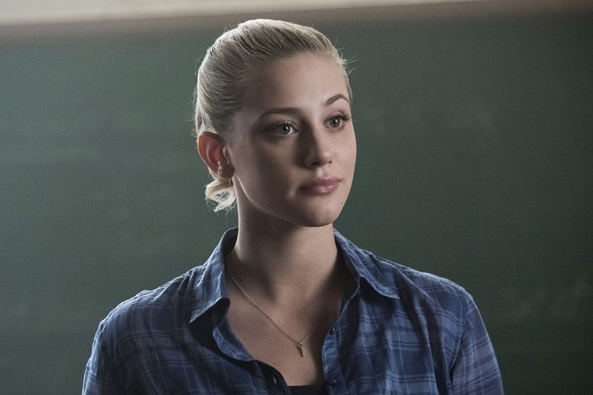 Riverdale - Season 1 - Chapter Seven: In a Lonely Place - Photos - Lili Reinhart