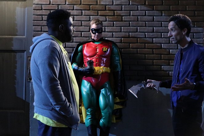 Powerless - Emily Dates a Henchman - Van film - Ron Funches, Alan Tudyk, Danny Pudi