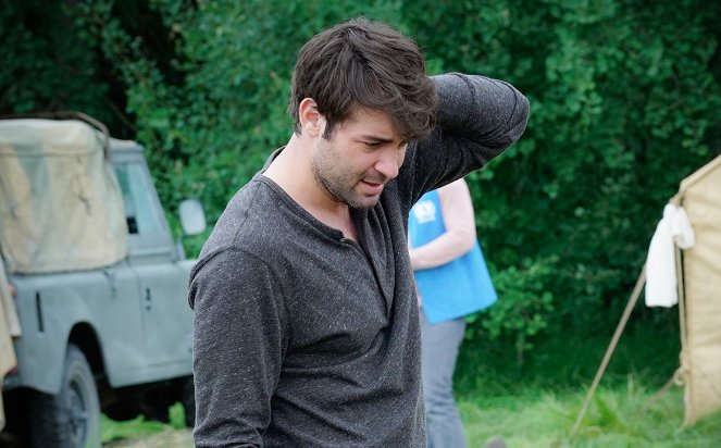 Zoo - Sins of the Father - Photos - James Wolk