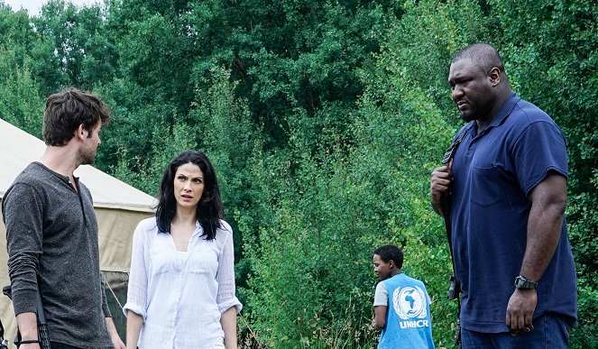 Zoo - Season 2 - Sins of the Father - Photos - James Wolk, Joanne Kelly, Nonso Anozie