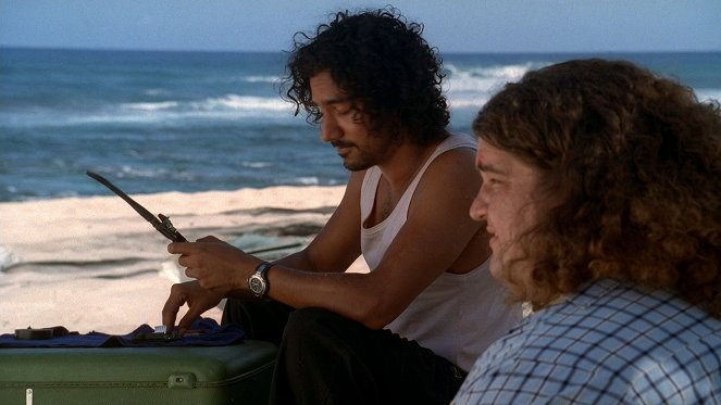 Lost - Pilot: Part 2 - Photos - Naveen Andrews, Jorge Garcia