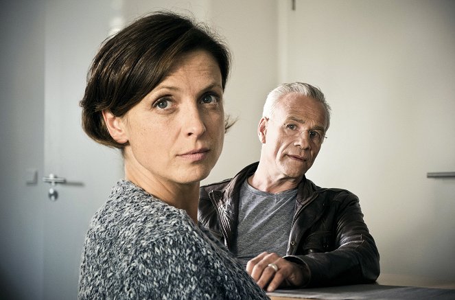 Tatort - Nachbarn - Z filmu - Julia Brendler, Klaus J. Behrendt