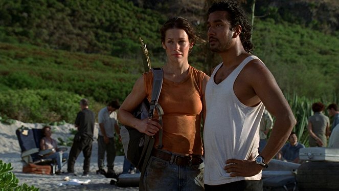 Lost : Les disparus - Les Pieds sur terre - Film - Evangeline Lilly, Naveen Andrews