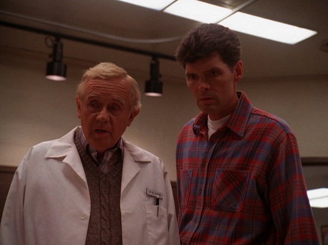 Miasteczko Twin Peaks - Człowiek za szybą - Z filmu - Warren Frost, Everett McGill