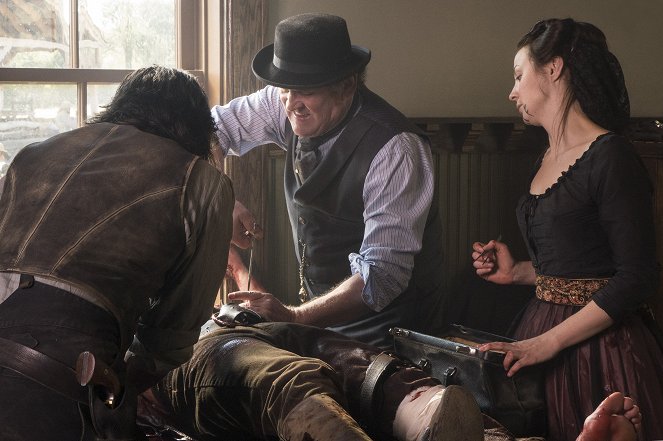 Hell on Wheels - Bleeding Kansas - Photos - Colm Meaney, Robin McLeavy