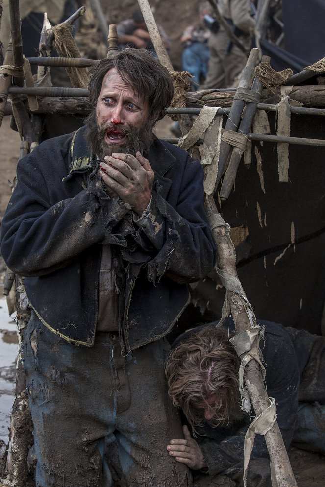Hell on Wheels - Two Soldiers - Photos - Christopher Heyerdahl