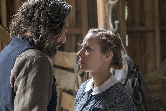 Hell on Wheels - Return to the Garden - Photos - Colm Meaney, MacKenzie Porter