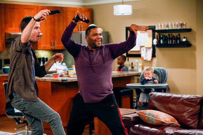 Guys with Kids - Pilot - Photos - Zach Cregger, Anthony Anderson