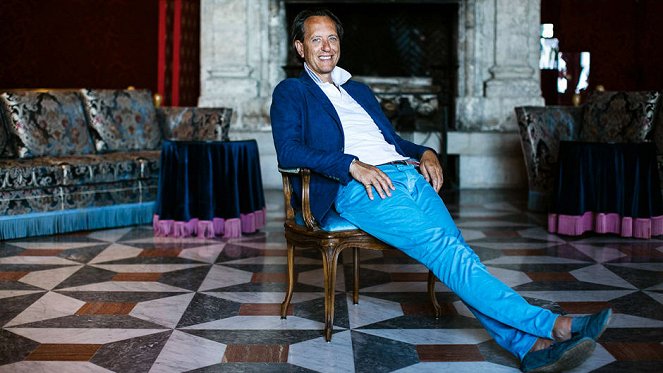 Hotellens hemliga värld - Promokuvat - Richard E. Grant