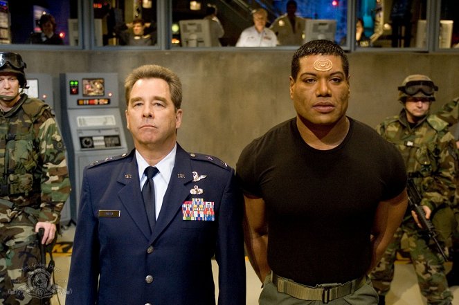 Stargate SG-1 - Origin - De la película - Beau Bridges, Christopher Judge