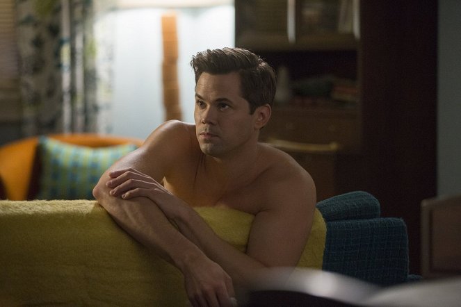 Girls - Painful Evacuation - Photos - Andrew Rannells