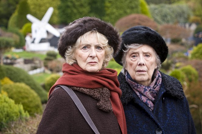 Morderstwa w Midsomer - Season 12 - Odrobina miłosierdzia - Z filmu - Caroline Blakiston, Margaret Tyzack