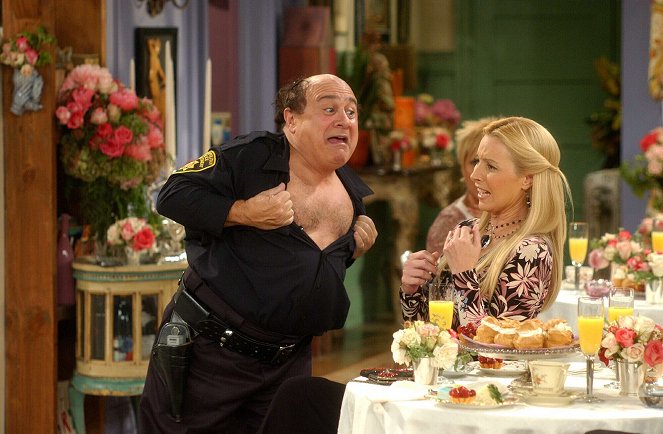 Friends - The One Where the Stripper Cries - Photos - Danny DeVito, Lisa Kudrow