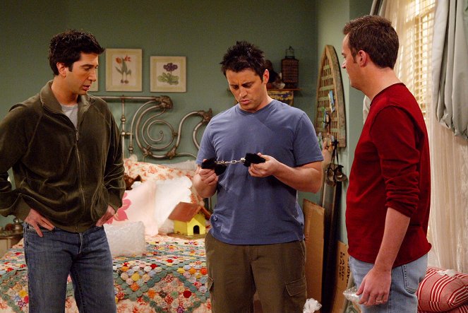 Friends - Season 10 - The One with Rachel's Going Away Party - Photos - David Schwimmer, Matt LeBlanc, Matthew Perry