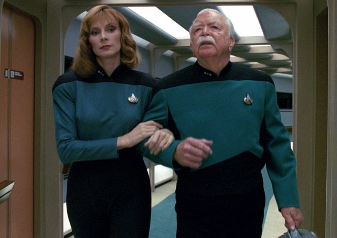 Star Trek: The Next Generation - Season 4 - Remember Me - Photos - Gates McFadden, Bill Erwin