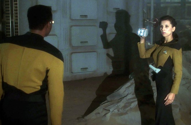 Star Trek: La nueva generación - Identity Crisis - De la película
