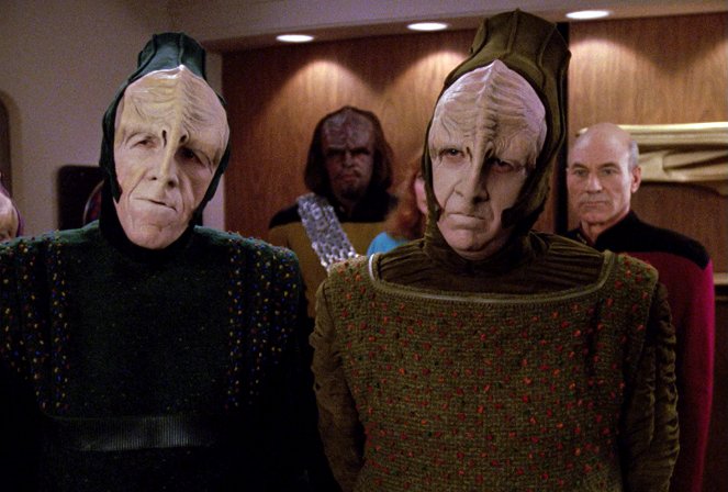 Star Trek: The Next Generation - The Host - Photos - William Newman, Michael Dorn, Robert Harper, Patrick Stewart