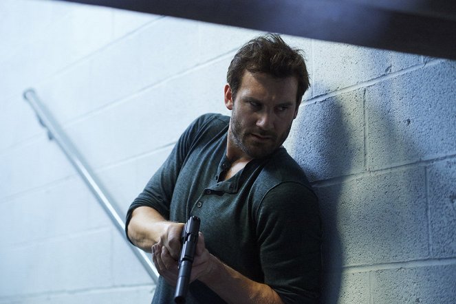 Taken - Season 1 - Ready - Photos - Clive Standen