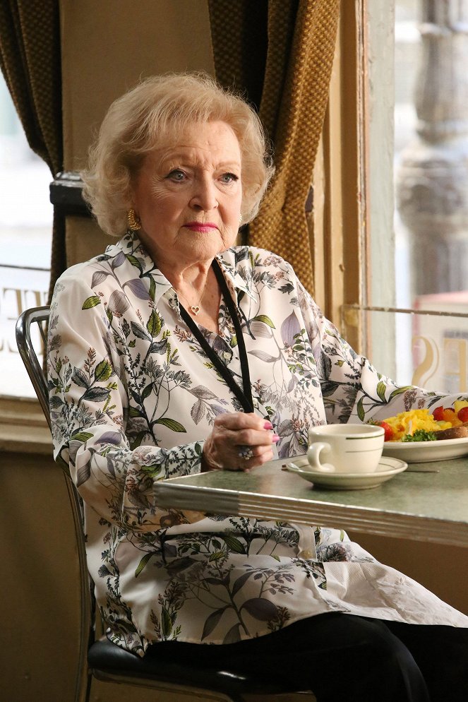 Bones - The Radioactive Panthers in the Party - Photos - Betty White
