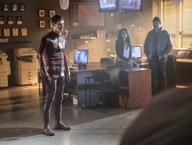 The Flash - Into the Speed Force - Photos - Grant Gustin, Candice Patton, Jesse L. Martin