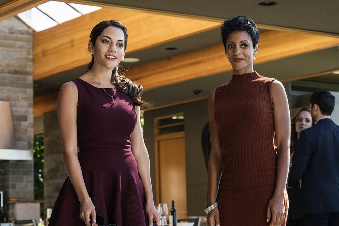 Imposters - Season 1 - We Wanted Every Lie - Photos - Inbar Lavi, Chastity Dotson