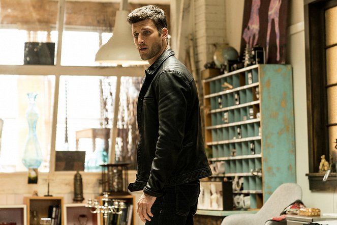 Imposters - Season 1 - We Wanted Every Lie - Kuvat elokuvasta - Parker Young