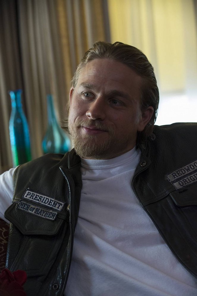 Sons of Anarchy - Straw - Photos - Charlie Hunnam