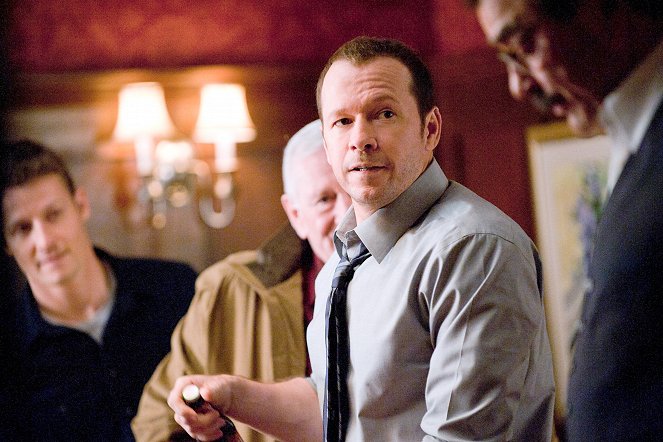 Blue Bloods - Crime Scene New York - Season 1 - What You See - Photos - Donnie Wahlberg
