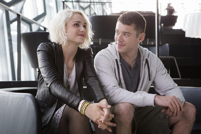 Sense8 - Season 1 - Van film - Tuppence Middleton, Brian J. Smith