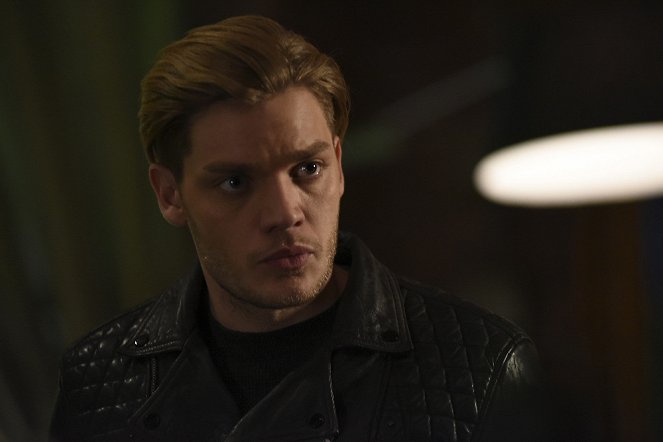 Shadowhunters: The Mortal Instruments - Season 2 - Bound by Blood - Photos - Dominic Sherwood