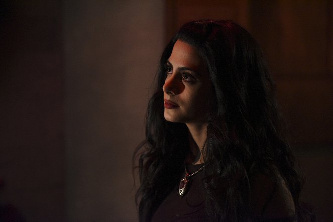 Shadowhunters: The Mortal Instruments - Bound by Blood - Photos - Emeraude Toubia