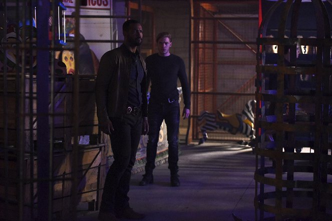 Shadowhunters: The Mortal Instruments - Bound by Blood - Photos - Isaiah Mustafa, Dominic Sherwood