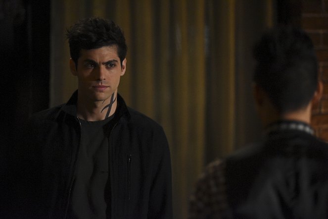 Shadowhunters: The Mortal Instruments - Bound by Blood - Photos - Matthew Daddario