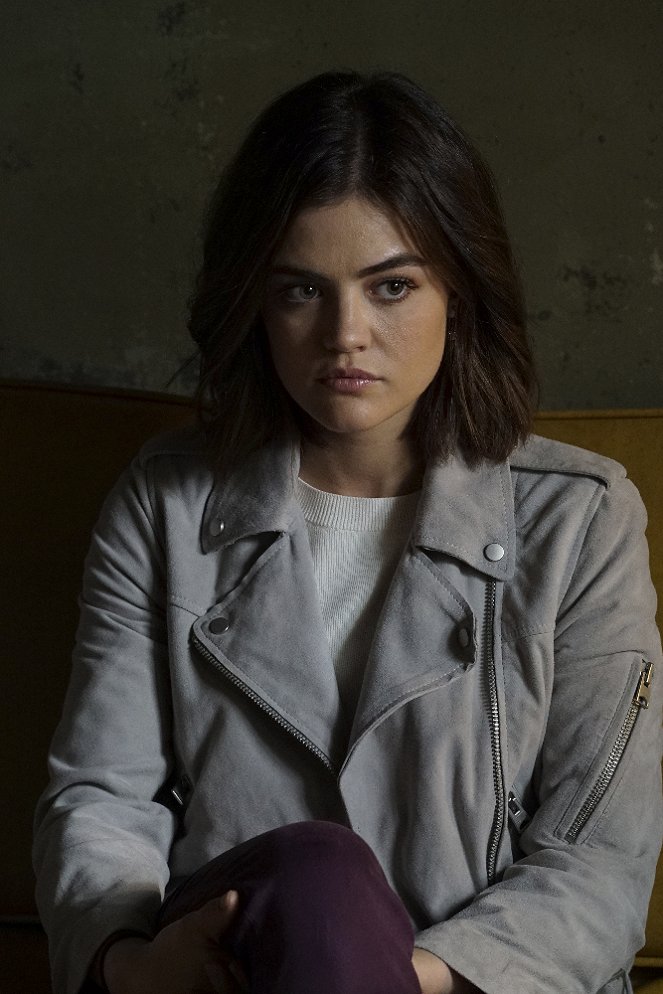 Pretty Little Liars - Exes and OMGs - Van film - Lucy Hale