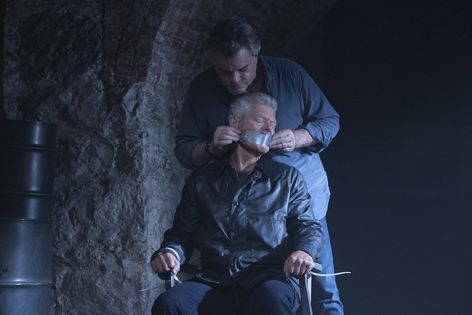 Shades of Blue - Ghost Hunt - Photos - Ray Liotta, Stephen Lang