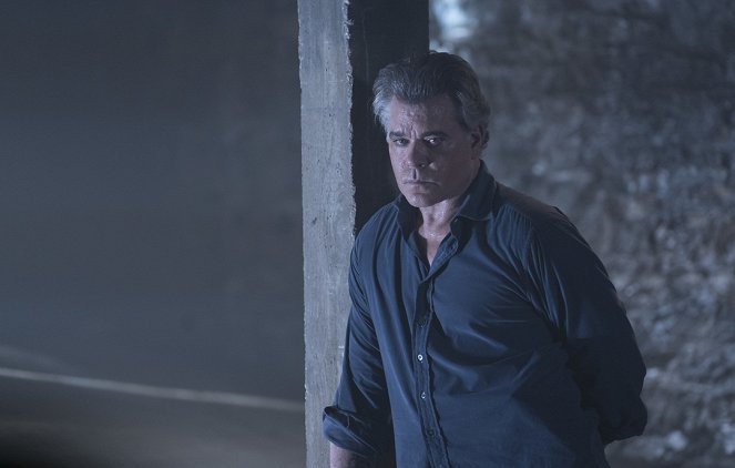 Shades of Blue - Ghost Hunt - Photos - Ray Liotta